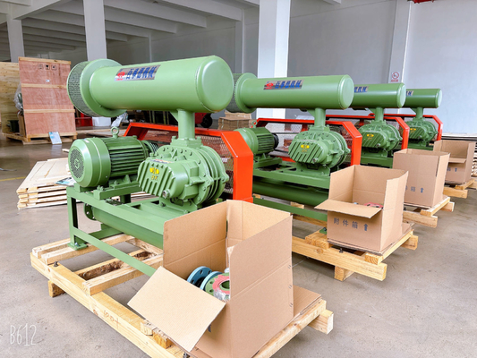 4.89-17.86m3 / นาที 100mm Port dia. Rotary 10KPA - 50 KPA Tri Lobe Roots Blower เครื่องระบายอากาศที่น่าเชื่อถือ